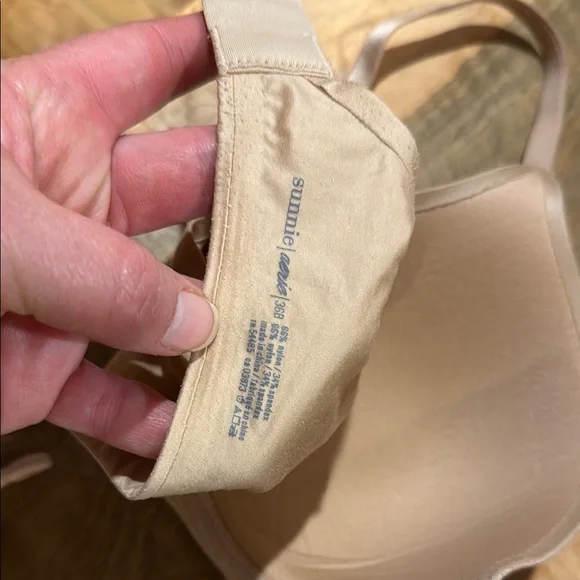 Four Neutral Bras with Underwire Support - Picture 6 of 8